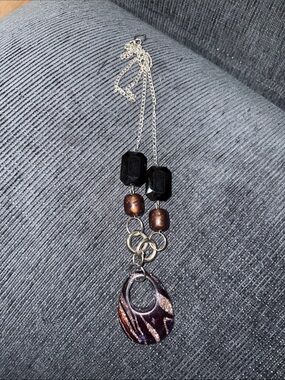 Larimar Pendant Necklace Womens OS Brown Black Good Vintage Marbled Mixed Bead
